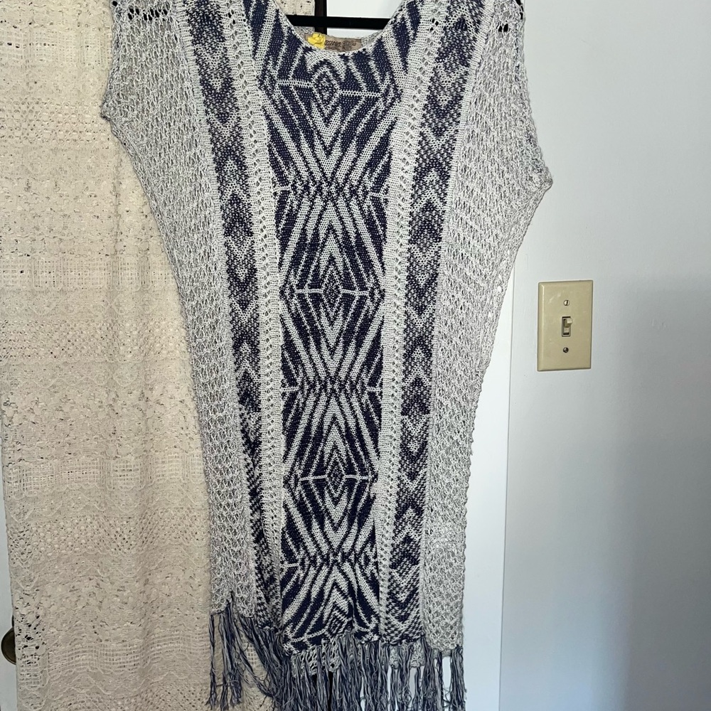 Vintage America Gray and Blue Geometric Fringe Poncho